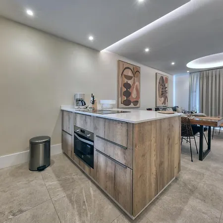 La Joya Suites- Near The